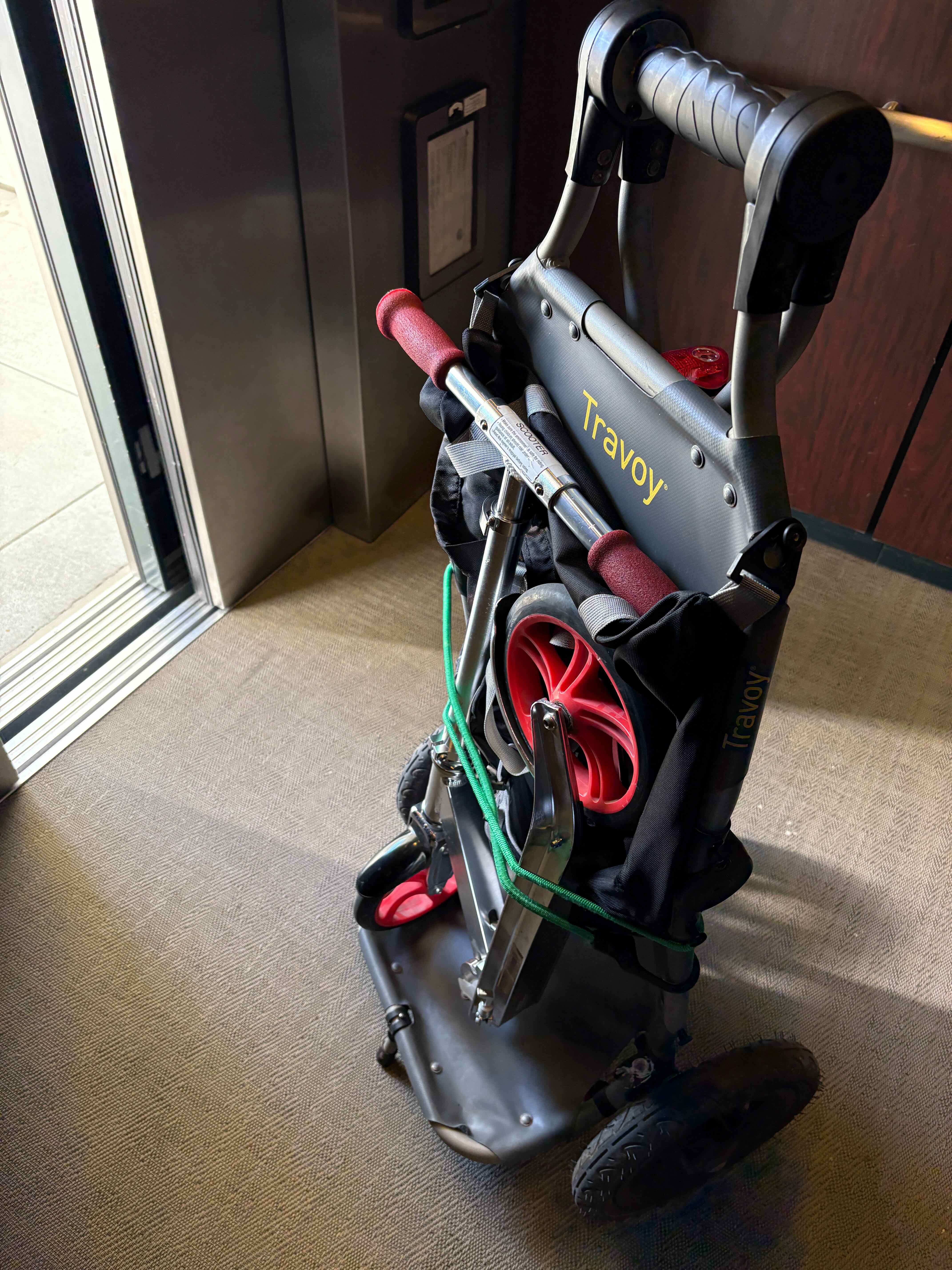 Kickscooter bungeed to the Travoy trailer
